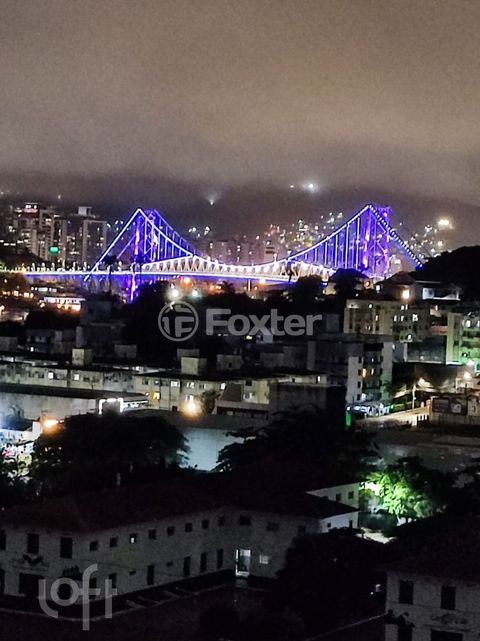 Image 11 - 887404