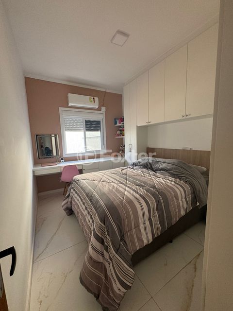 Image 7 - 887412
