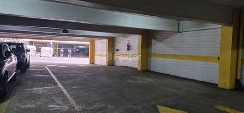 Image 5 - 887499