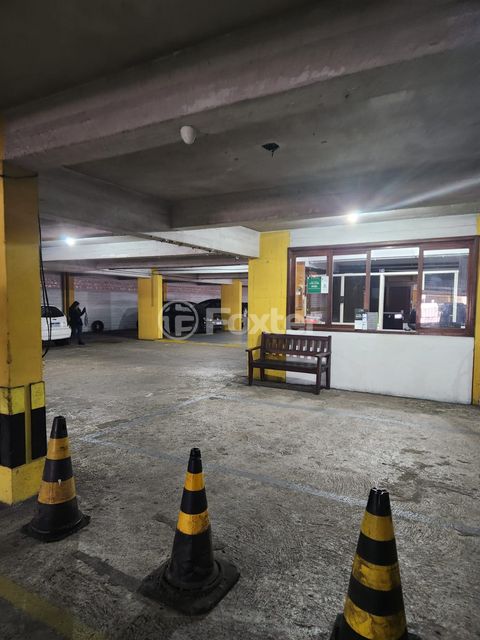 Image 7 - 887499