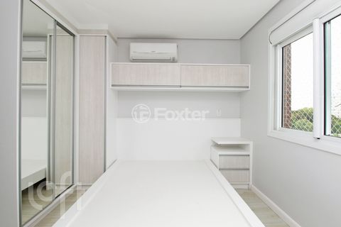 Image 19 - 887511