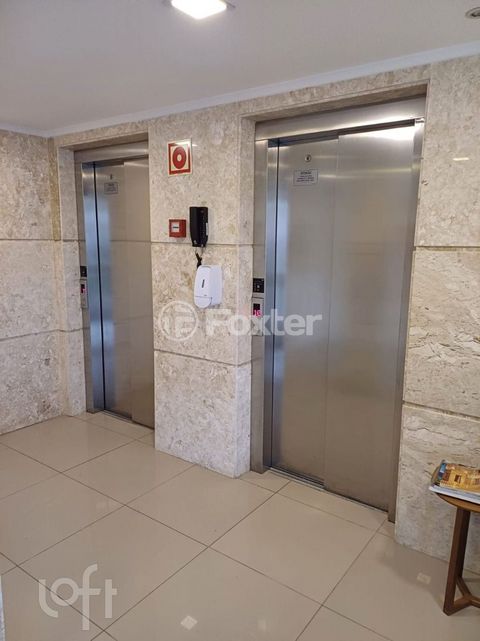 Image 10 - 887519