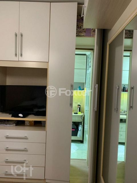 Image 10 - 887586