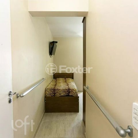 Image 7 - 887592