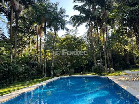 Image 7 - 887595