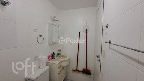 Image 8 - 887602