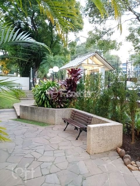 Image 11 - 887605