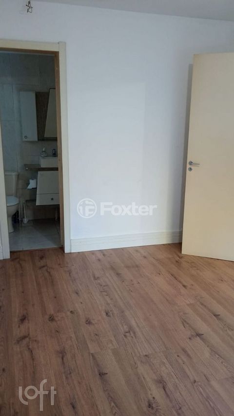 Image 7 - 887605