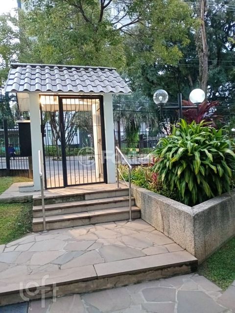 Image 12 - 887605