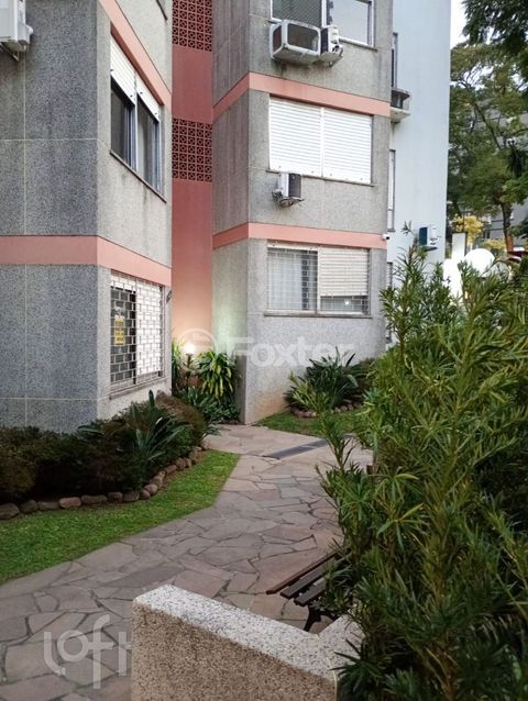 Image 10 - 887605