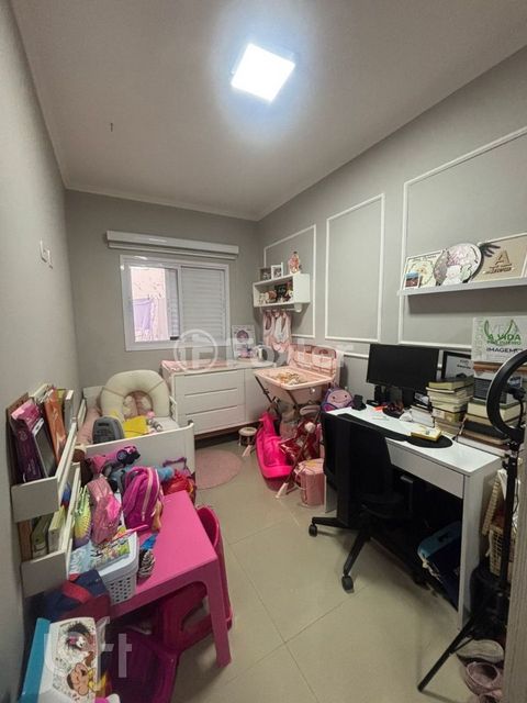 Image 12 - 887633