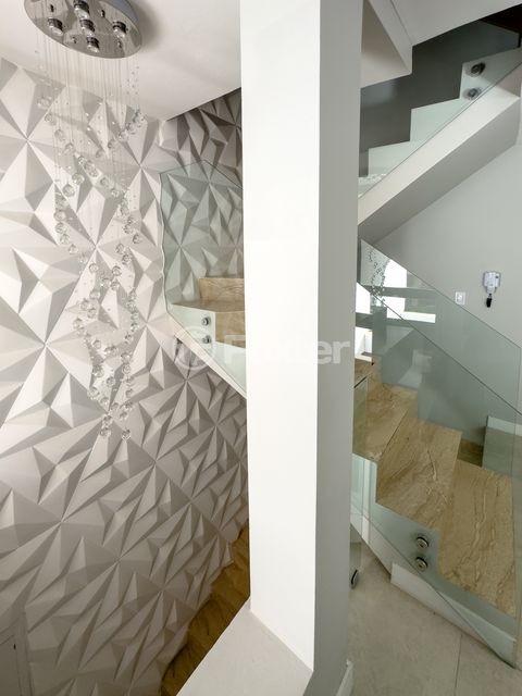 Image 13 - 887649