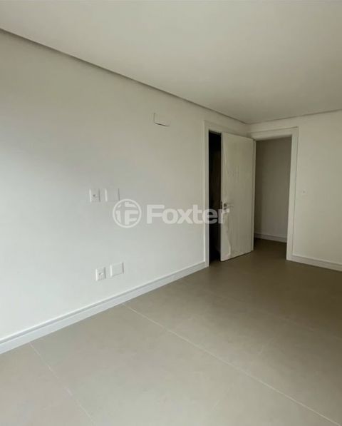 Image 2 - 887667
