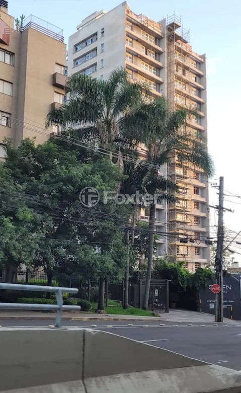 Image 8 - 887726