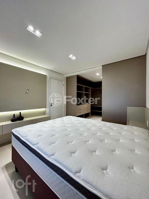 Image 7 - 887730