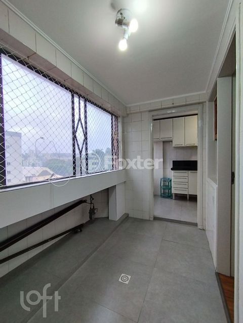 Image 10 - 887737