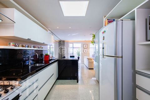Image 11 - 887748