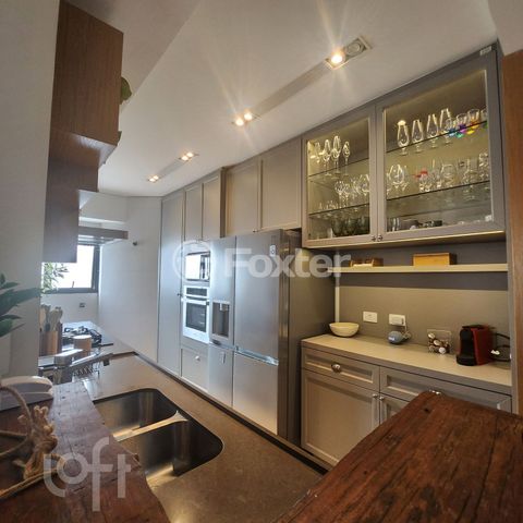 Image 1 - 887797