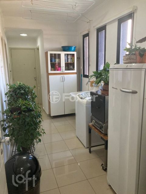Image 8 - 887804
