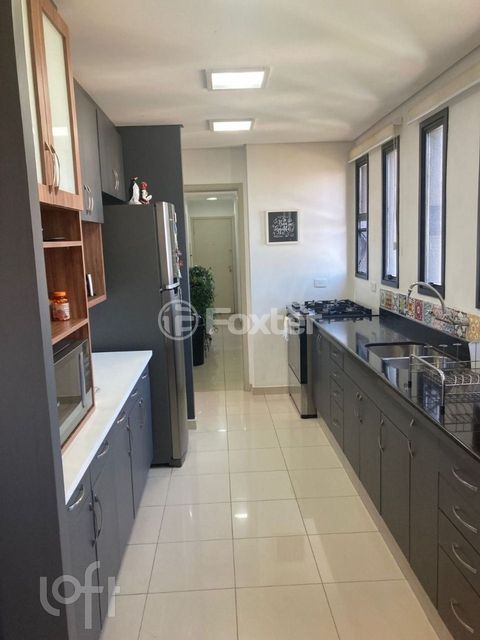 Image 7 - 887804