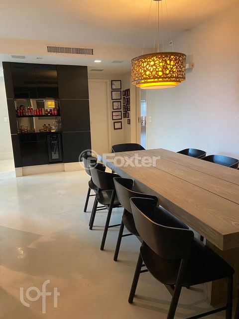 Image 7 - 887817