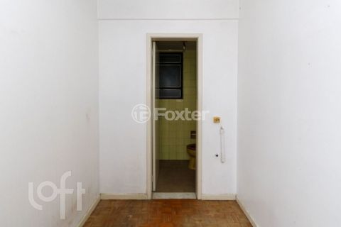 Image 17 - 887831