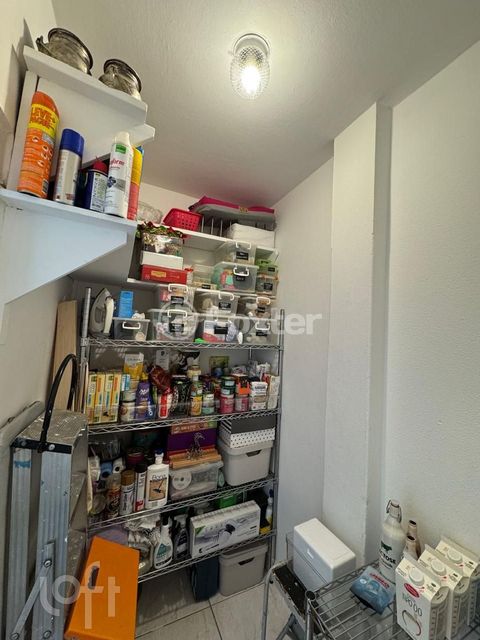 Image 9 - 887833