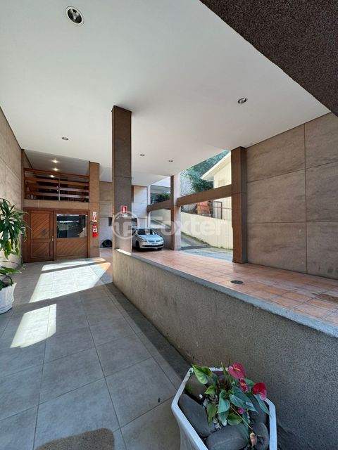 Image 12 - 887853