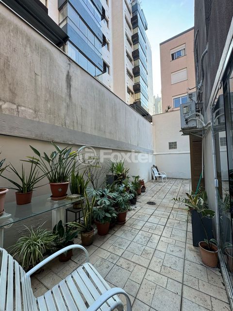 Image 10 - 887853