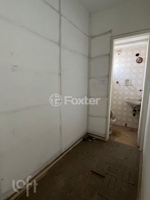 Image 7 - 887861