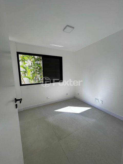 Image 8 - 887891