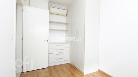 Image 19 - 887901