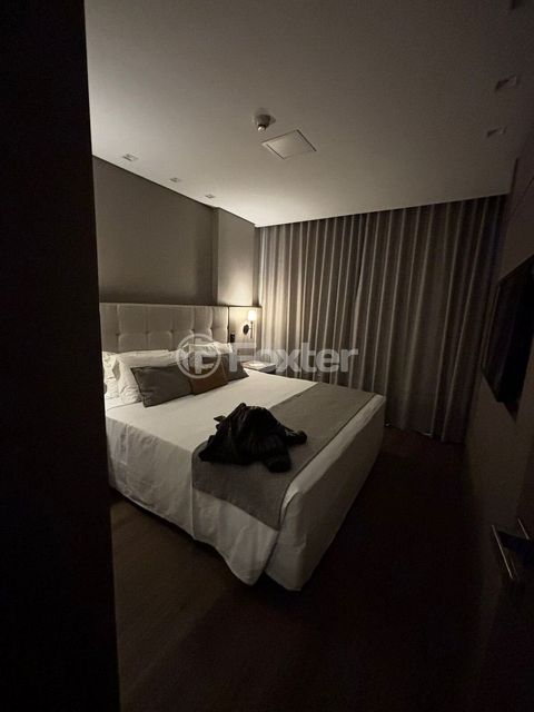 Image 1 - 887923