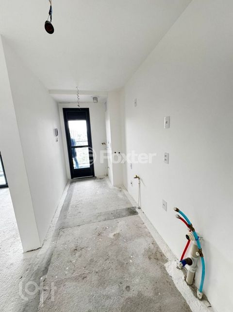 Image 18 - 887931