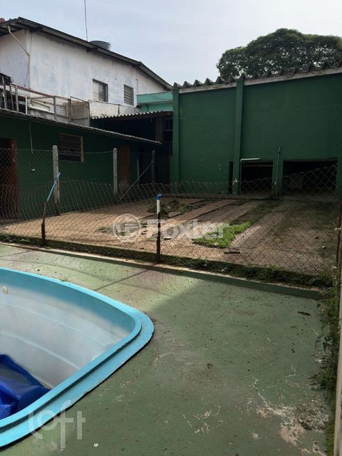 Image 5 - 887944