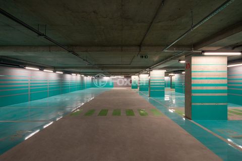 Image 8 - 887954