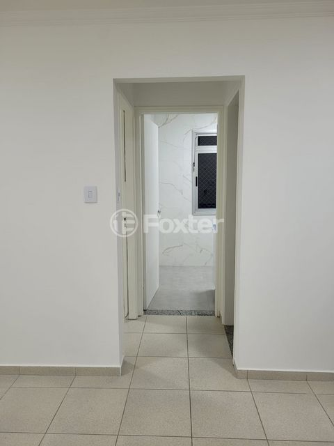 Image 7 - 887966