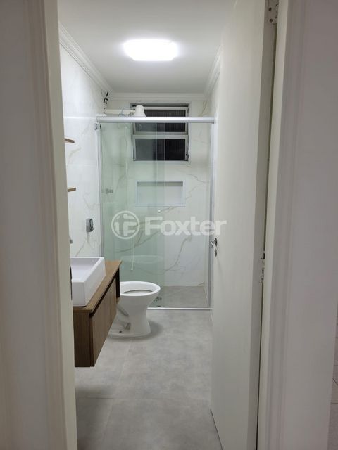 Image 8 - 887966
