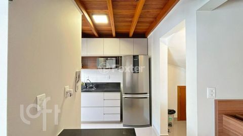 Image 18 - 887982
