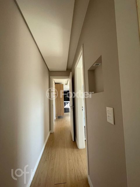 Image 10 - 887990