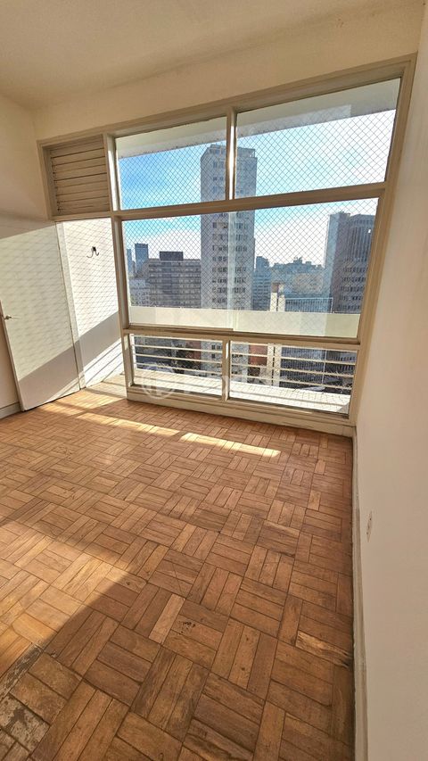 Image 3 - 888048