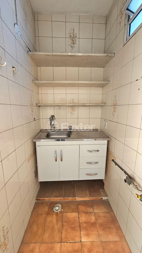 Image 10 - 888048