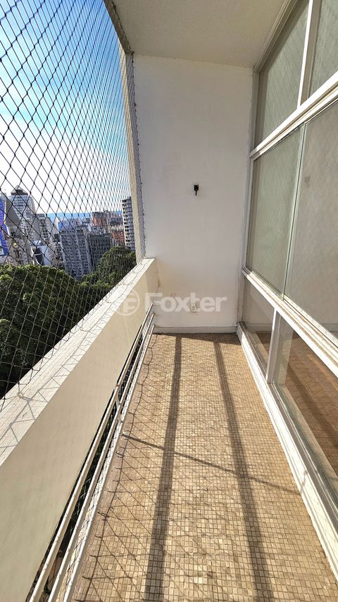 Image 7 - 888048