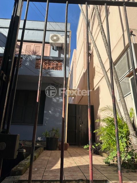 Image 8 - 888051
