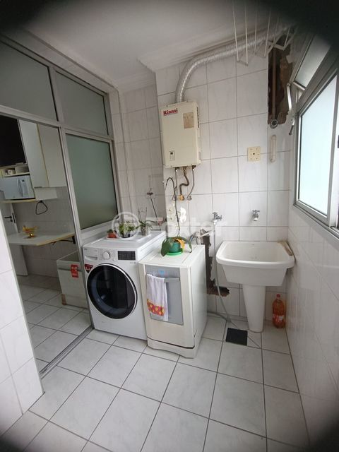Image 10 - 888056