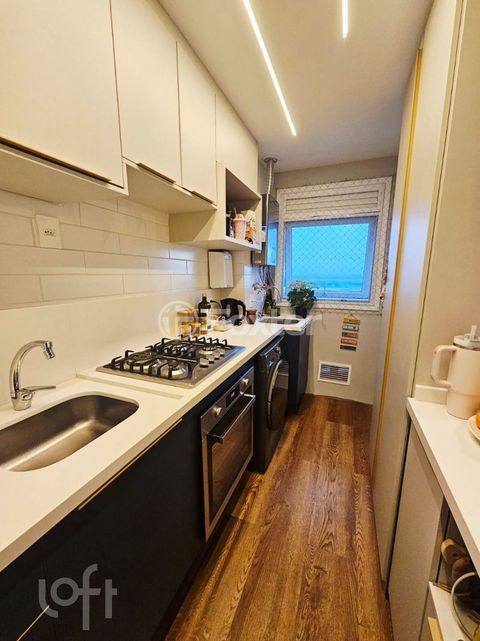 Image 7 - 888070