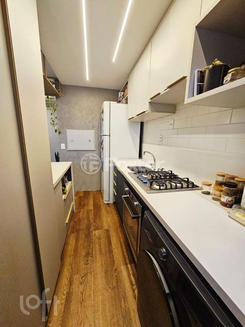 Image 8 - 888070