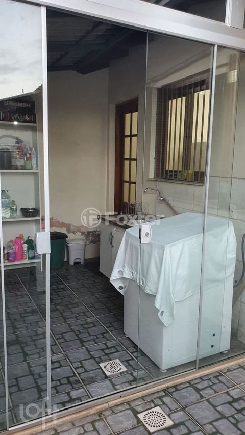 Image 5 - 888098