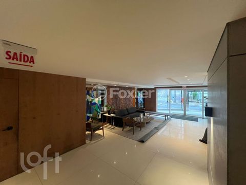 Image 4 - 888103