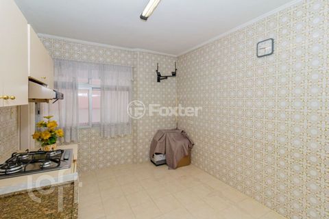 Image 19 - 888105